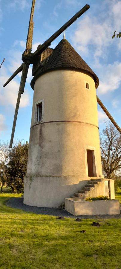 Moulin à vent le champ du trail Saint-Cyr-des-Gats Exterior foto