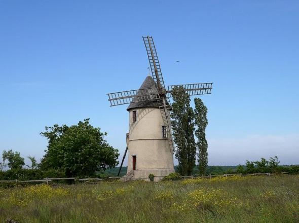 Moulin à vent le champ du trail Saint-Cyr-des-Gats Exterior foto