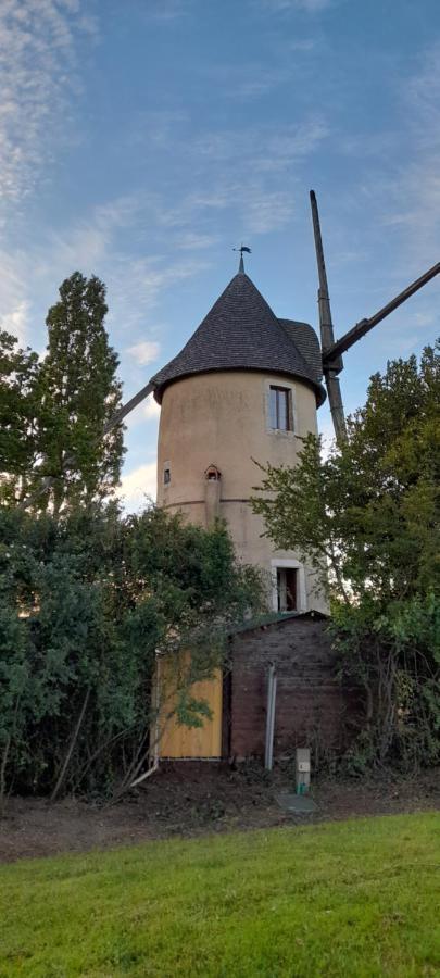 Moulin à vent le champ du trail Saint-Cyr-des-Gats Exterior foto